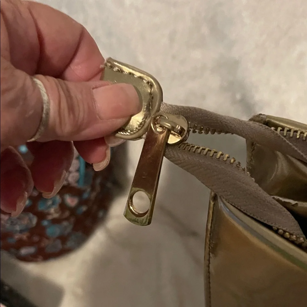 Stylish Gold Tote Bag - Picture 10 of 12